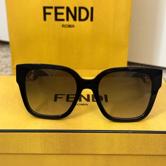 Fendi Black Designer Sunglasses for women - Picture 10 of 11